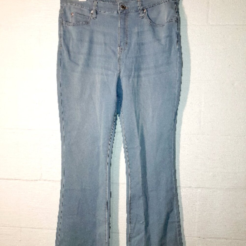 Serra Women's Size 12 Light Wash Denim Stretch Comfort Flare Jeans